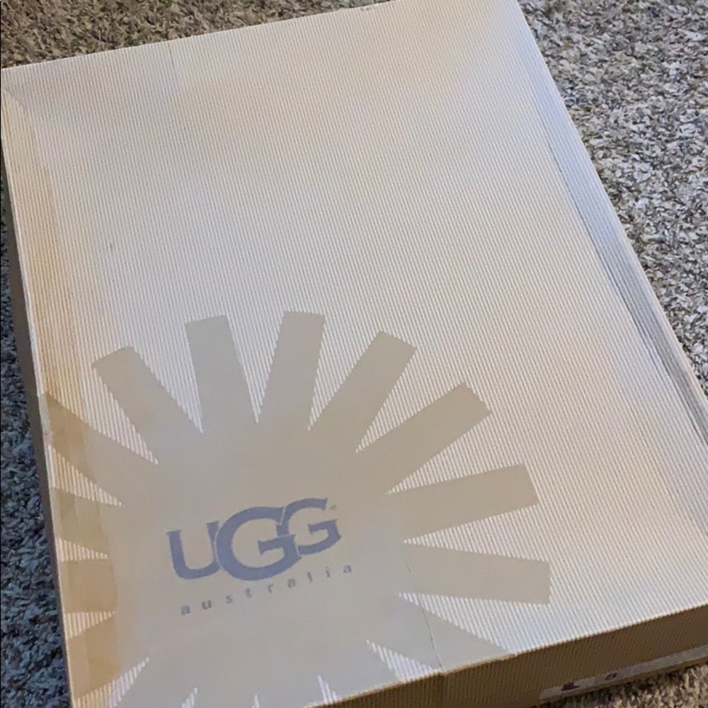 Ugg true size 8 boots in black